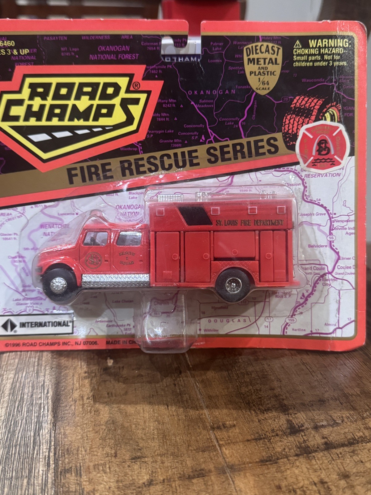 1/64 1996 road champs international fire rescue truck in the package new