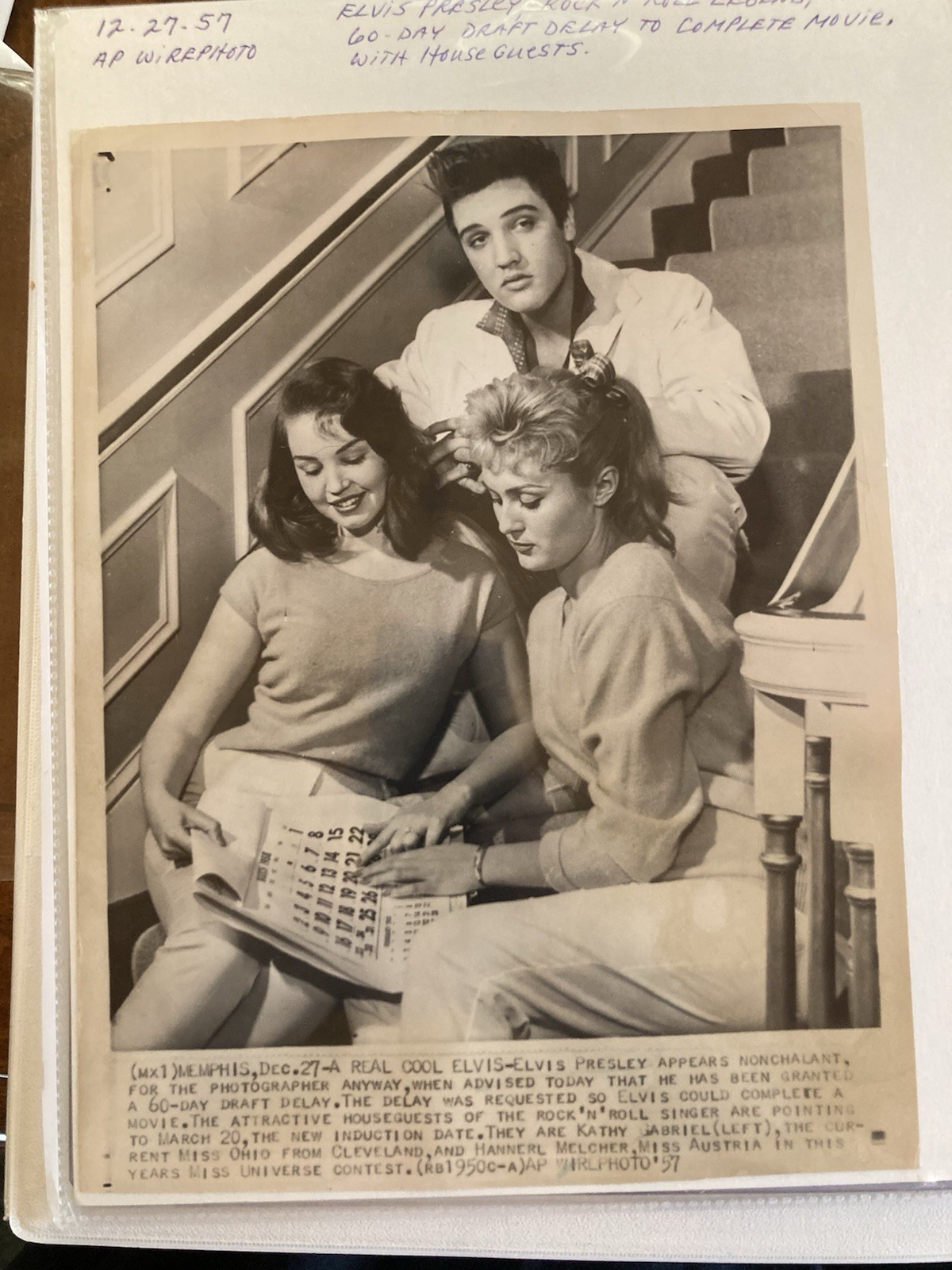 1958 Press Photo-Elvis Presley Rock N Roll King & House Guests