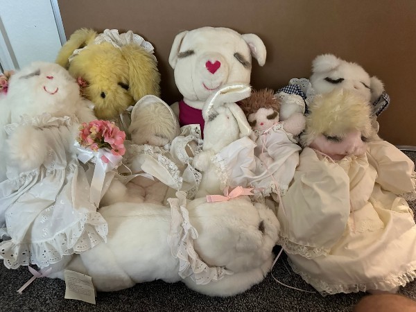 Lot of 9 Vintage Ms Noah Toy Plush Lot Bride Bunny Cathleen Elizabeth Lace Dolls