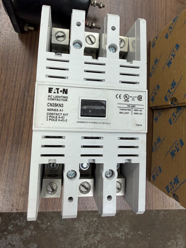 CUTLER-HAMMER CN35KN3 AC LIGHTING CONTACTOR  W224