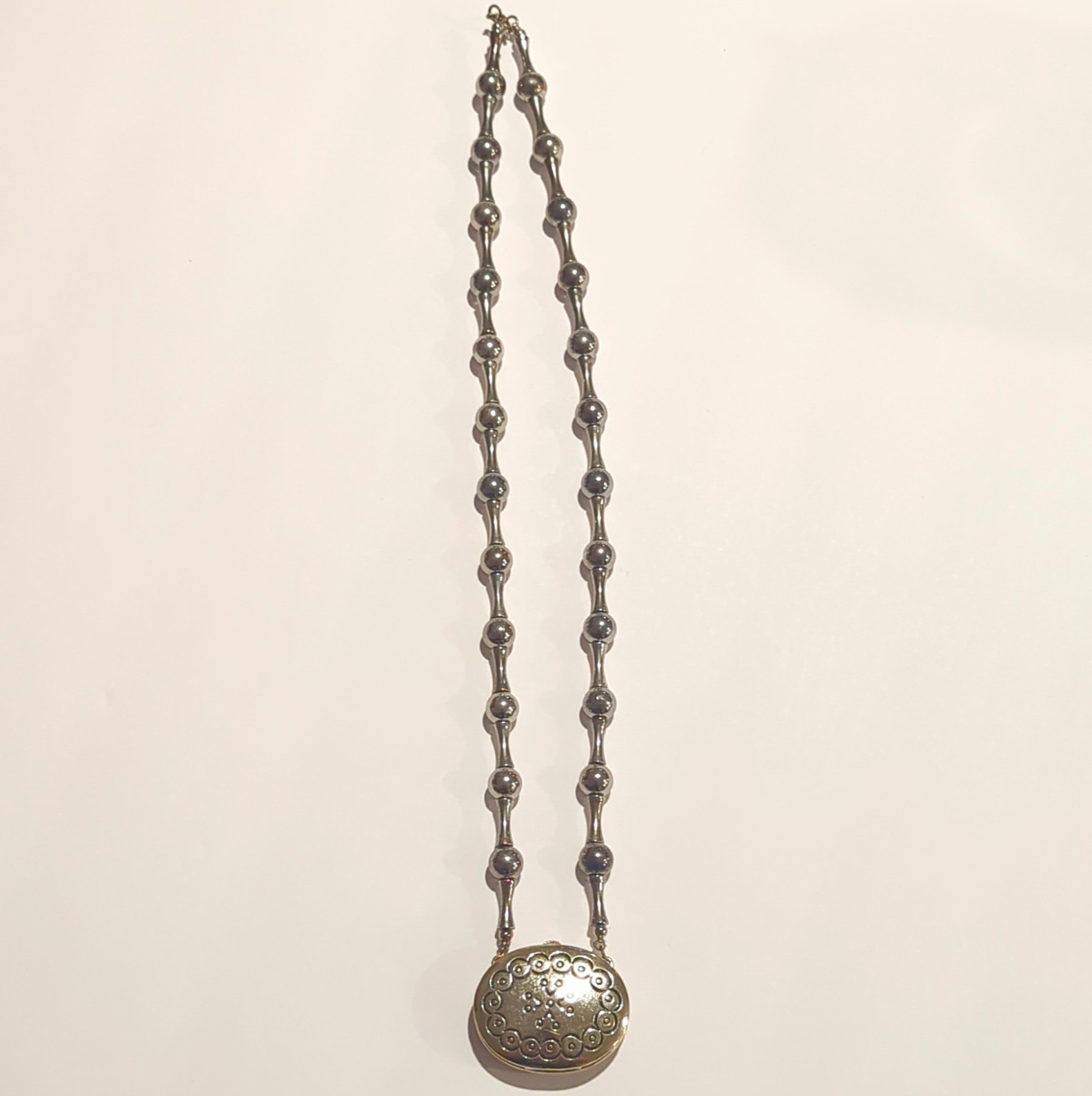 Vintage Estee Lauder Silver Tone Oval Compact Locket Pendant Necklace Hinged