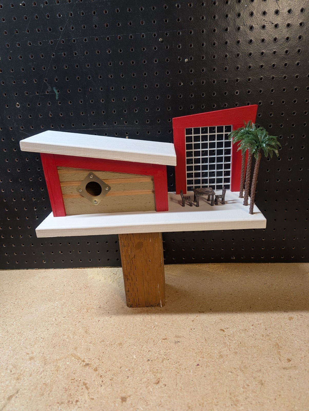Beautiful Mid-Century Modern Beautiful birdhouse - cedar & pine - easy clean out