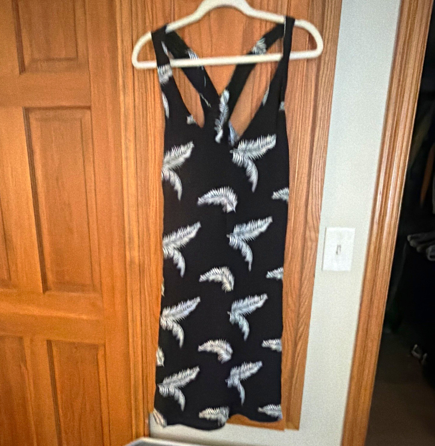 Loft Black & White Graphic Sleeveless Strappy V-Neck Sheath Knee Dress L Loft Black & White Graphic Sleeveless Strappy V-Neck Sheath Knee Dress L