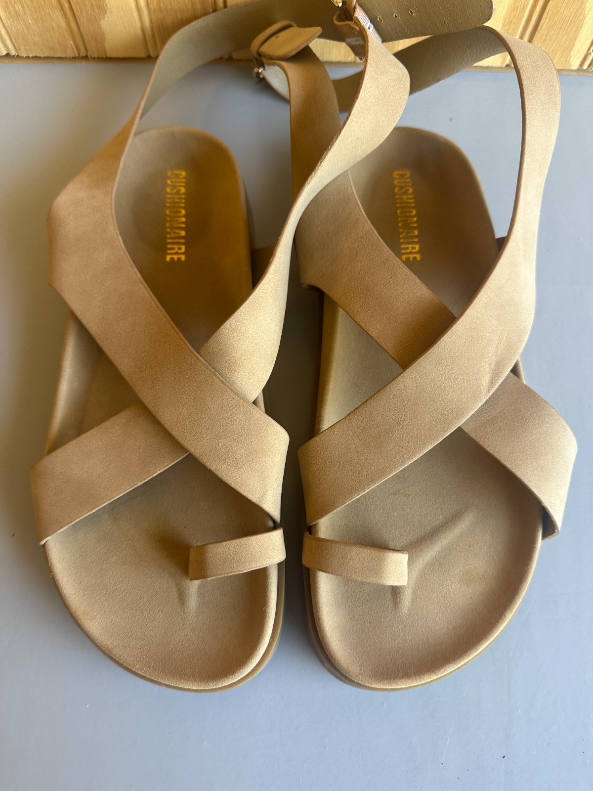 Cushionaire Size 7M Entry Camel Nubuck Women\'s Sandals