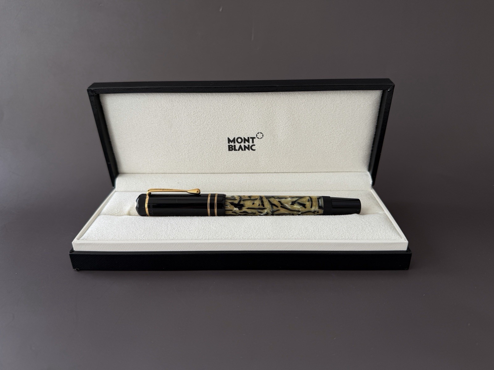 Montblanc Oscar Wilde Writers Edition LE Fountain Pen 18K Gold M Nib | Germany