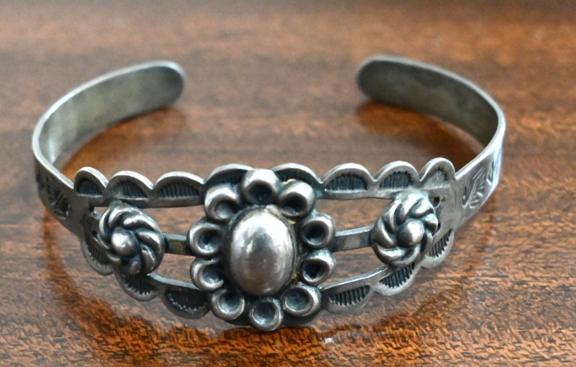 VTG Southwest Fred Harvey Era Coin Sterling Silver Thunderbird Design Bracelet