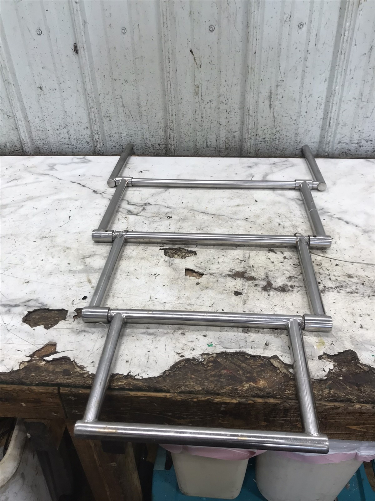 90 Cruisers Yachts 3070 Rogue Boat 4 step stainless steel folding swim ladder
