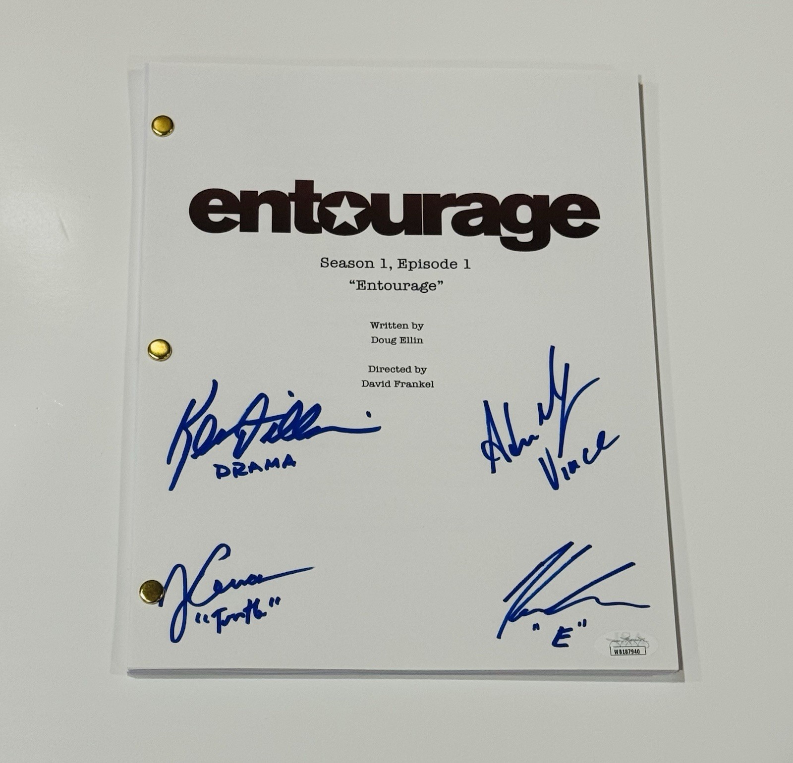 ENTOURAGE CAST SIGNED PILOT SCRIPT GRENIER CONNOLLY DILLON FERRARA JSA COA ENTOURAGE CAST SIGNED PILOT SCRIPT GRENIER CONNOLLY DILLON FERRARA JSA COA