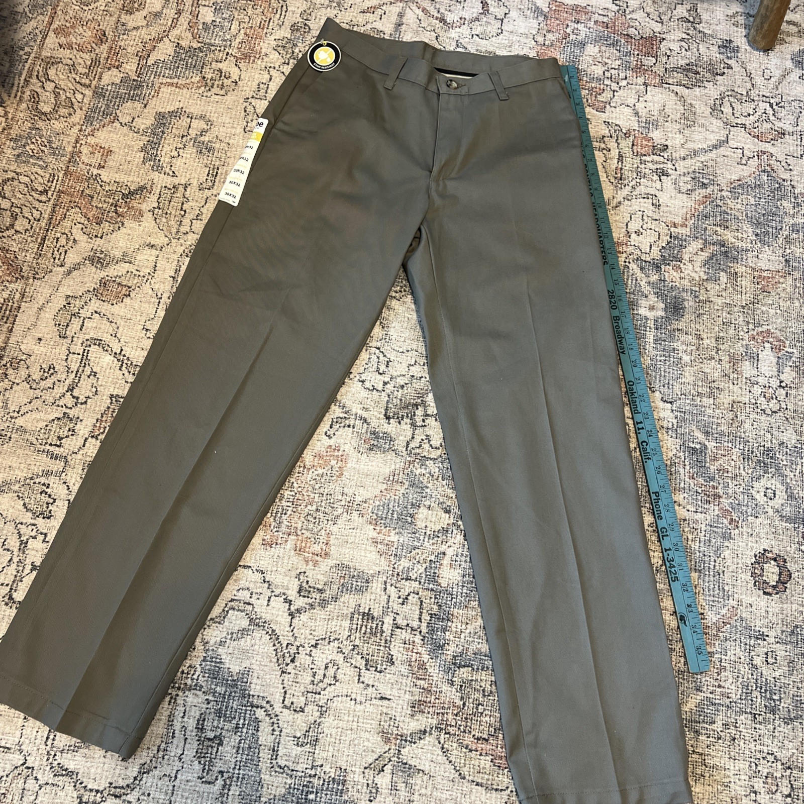 Lee Men’s Pleated Relaxed Fit Wrinkle Free Cotton Khakis Size 34 x 29 NWT
