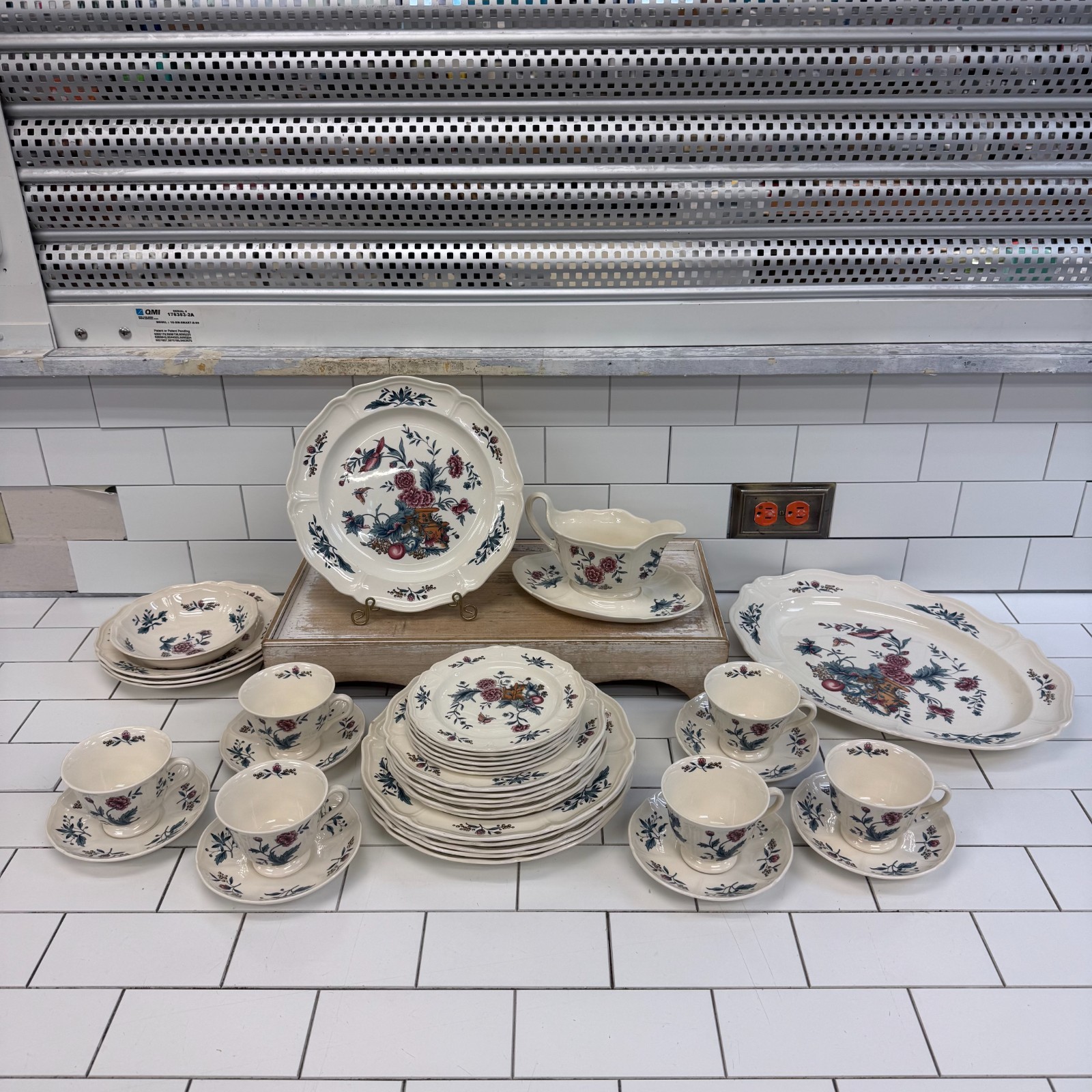 Wedgwood Williamsburg Potpourri Dinner Set For 6 Vintage Retired Dishes