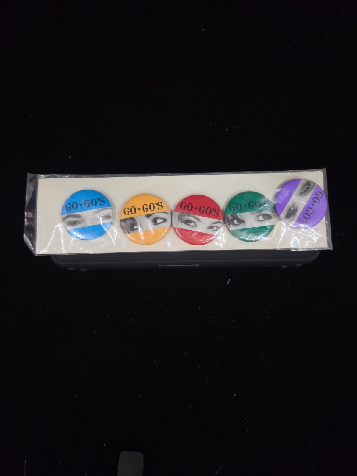 RARE vintage 1979-80\'s THE GO GOs - LA girl band - 1 Inch Pin Set Of 5 Mint