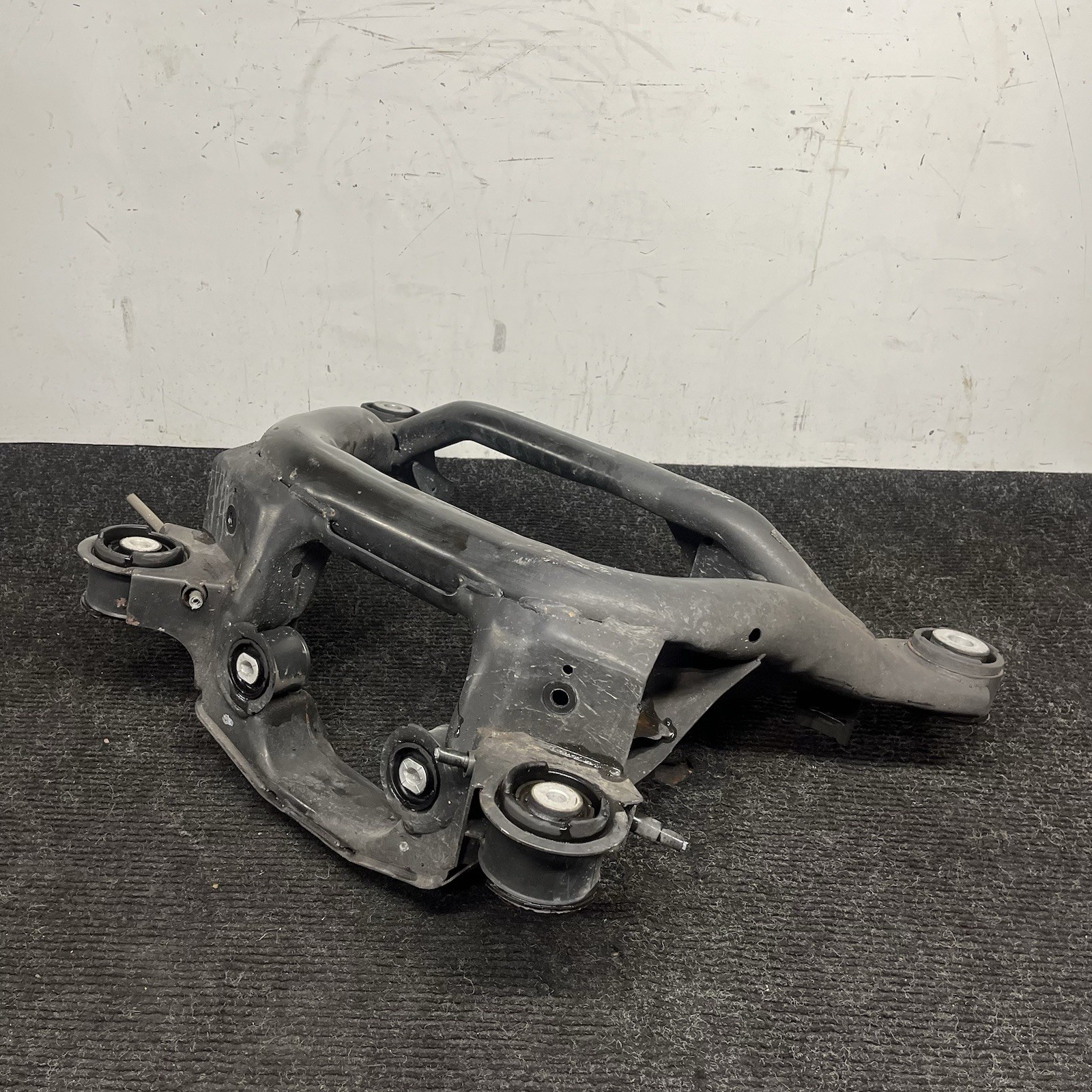 ☑️98-06 BMW E46 3 Series Rear Lower Axle Subframe Crossmember Carrier Cradle OEM