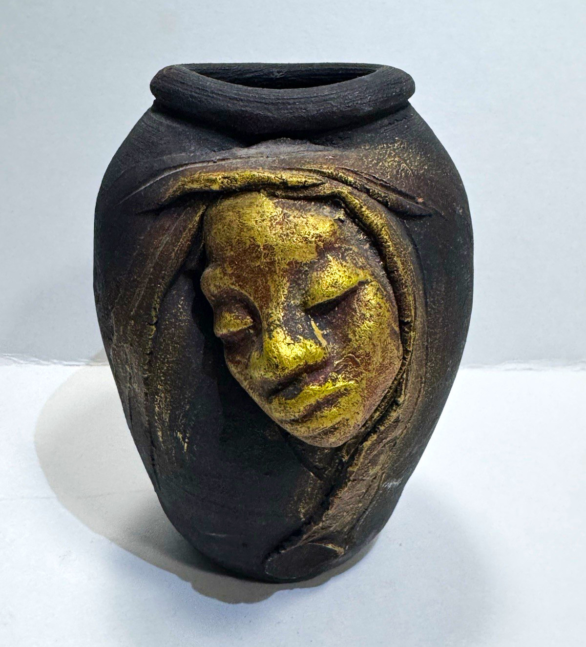 Vintage 1997 Paul Mykoo Kreative Clays Jamaica Studio Art Pottery Face Vase 5\