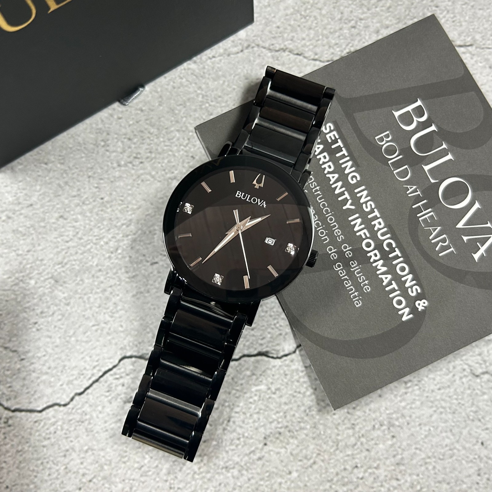 Bulova Futuro Modern 98D144 Black Dial Diamond Calendar Men\'s Quartz Watch 42mm