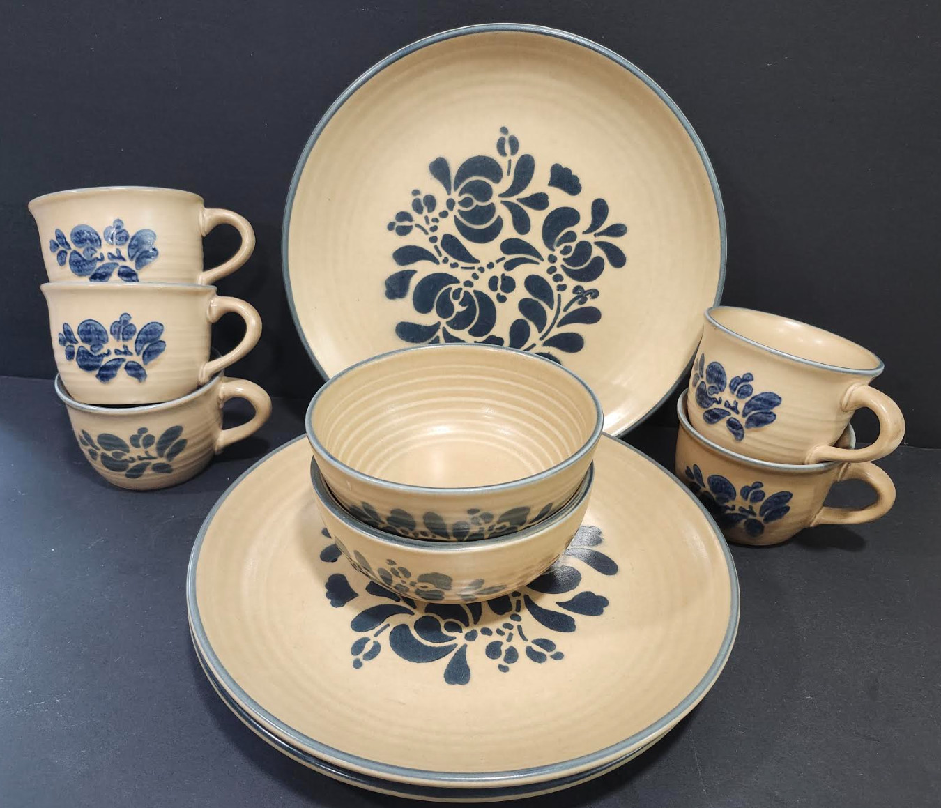 Vintage Pfaltzgraff USA Stoneware Dinnerware Lot Plates, Platters & Pitchers