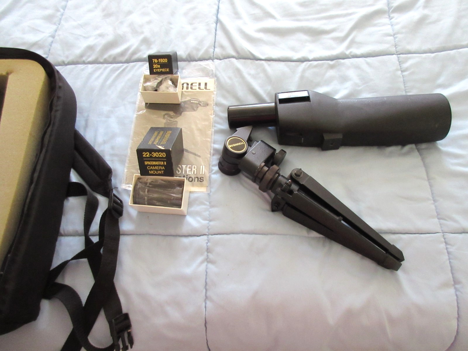 Bushnell Spacemaster II Field Kit Spotting Scope 20X Eyepiece, Tripod & Case Bushnell Spacemaster II Field Kit Spotting Scope 20X Eyepiece, Tripod & Case