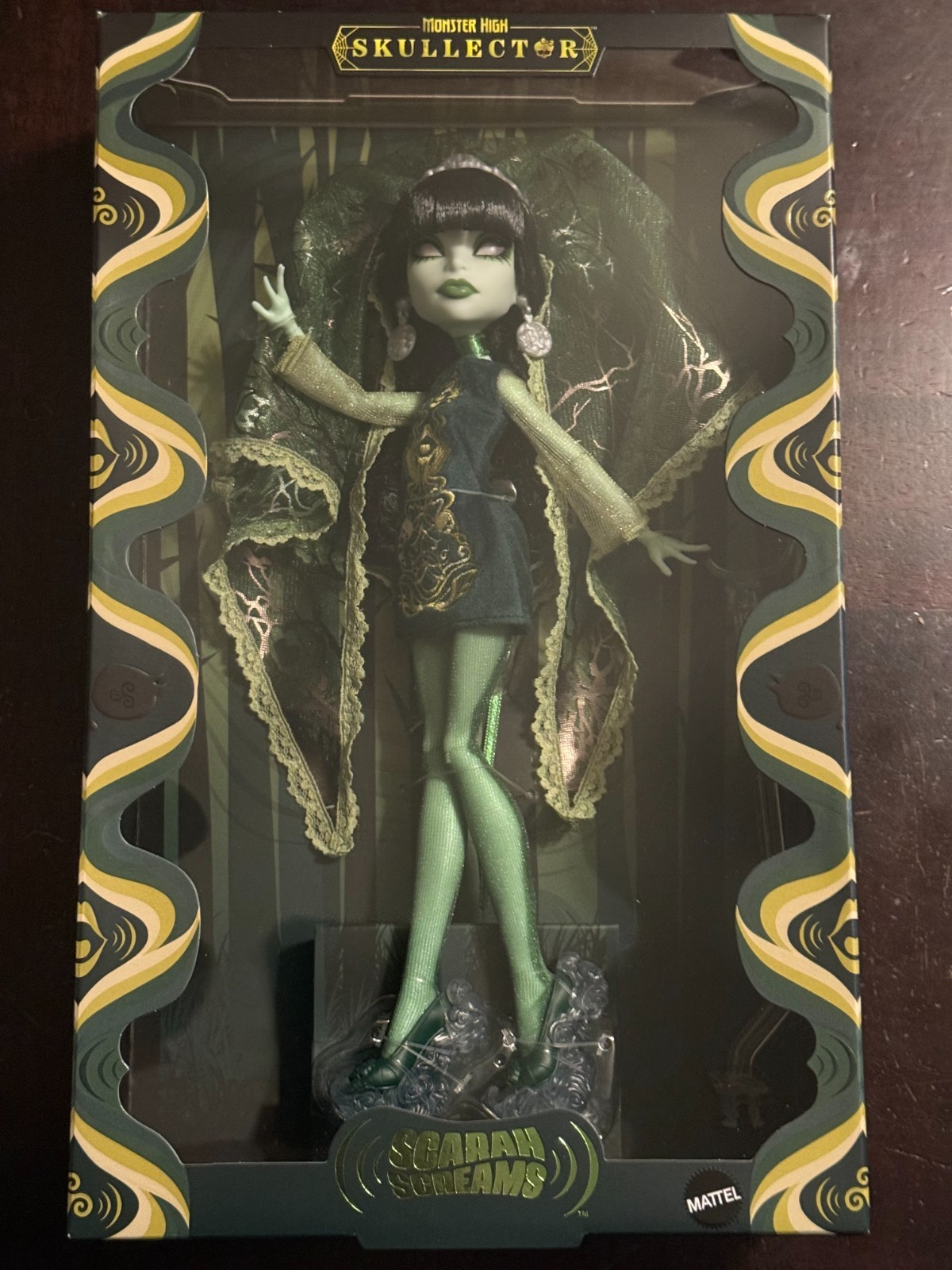 NEW Monster High Skullector Scarah Screams Doll and Doll Stand - Fast Ship