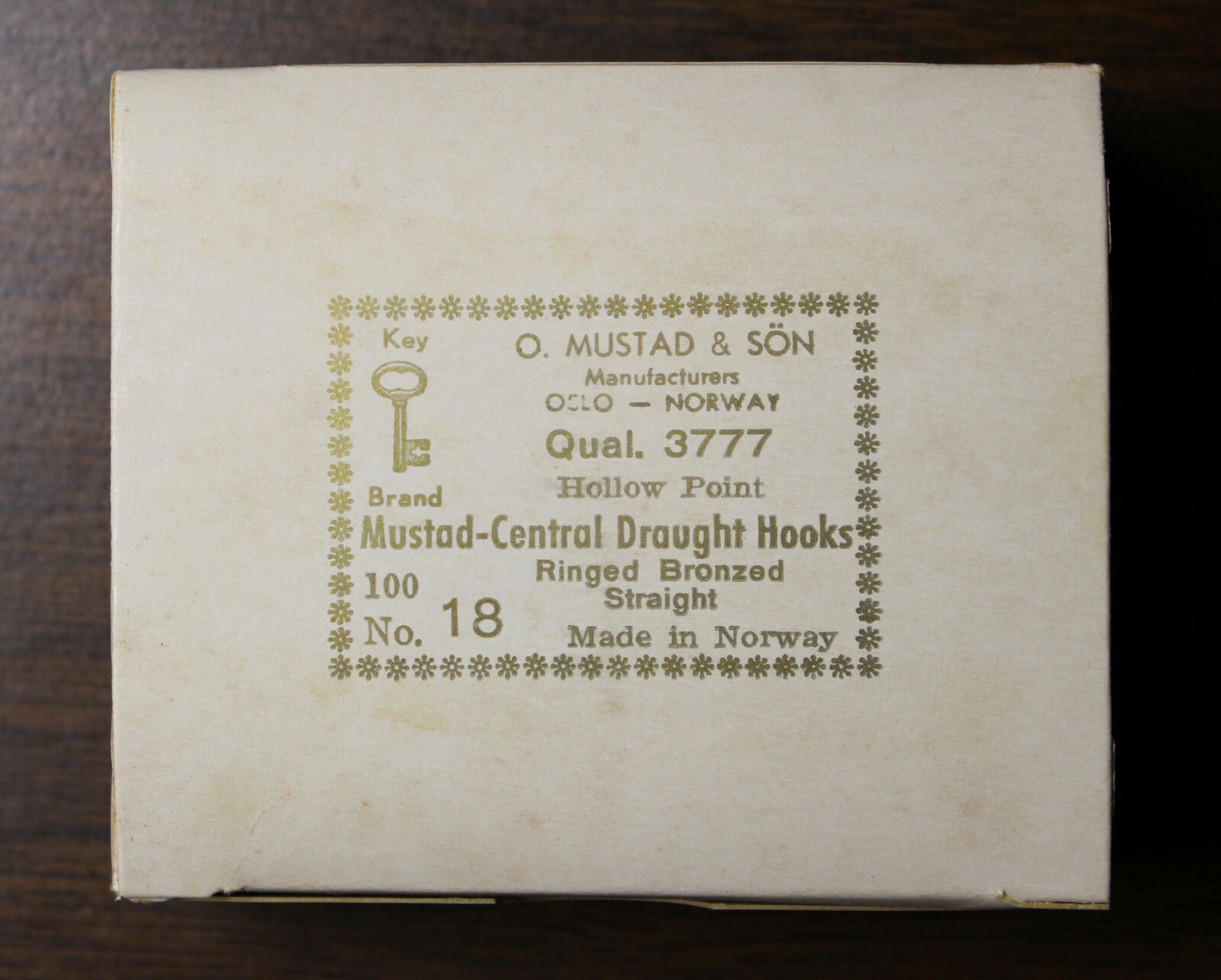 Vintage Mustad 3777 size 18 Draught Hooks Made In Norway Mustad & Son USA