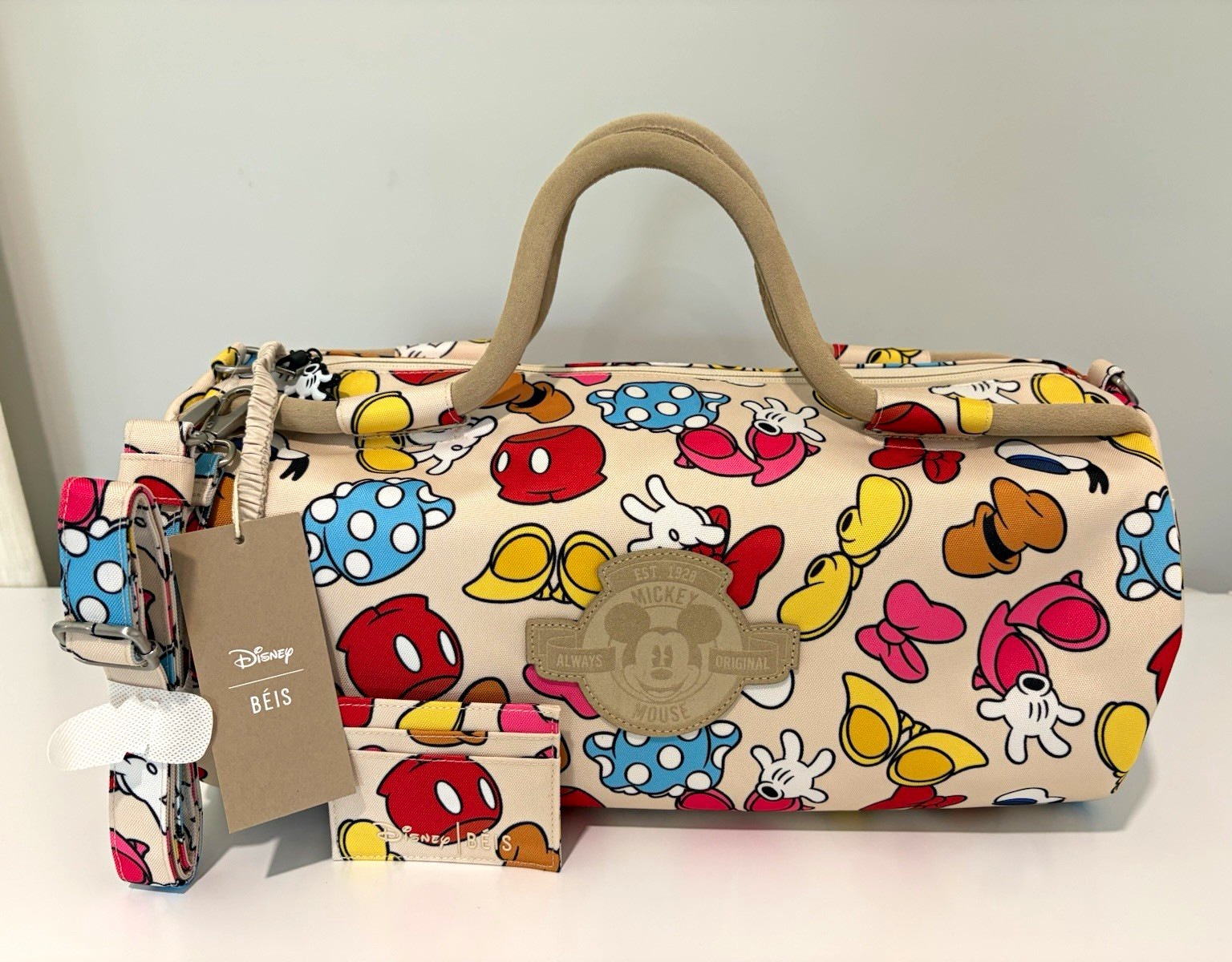 BÉIS The Disney Medium Duffle in Mickey & Friends BÉIS The Disney Medium Duffle in Mickey & Friends