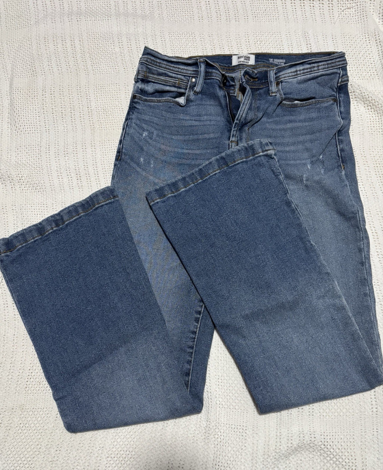 Kensie Women’s Mid Rise Slim Flare Medium Wash Blue Denim Jeans Size 27 Kensie Women’s Mid Rise Slim Flare Medium Wash Blue Denim Jeans Size 27