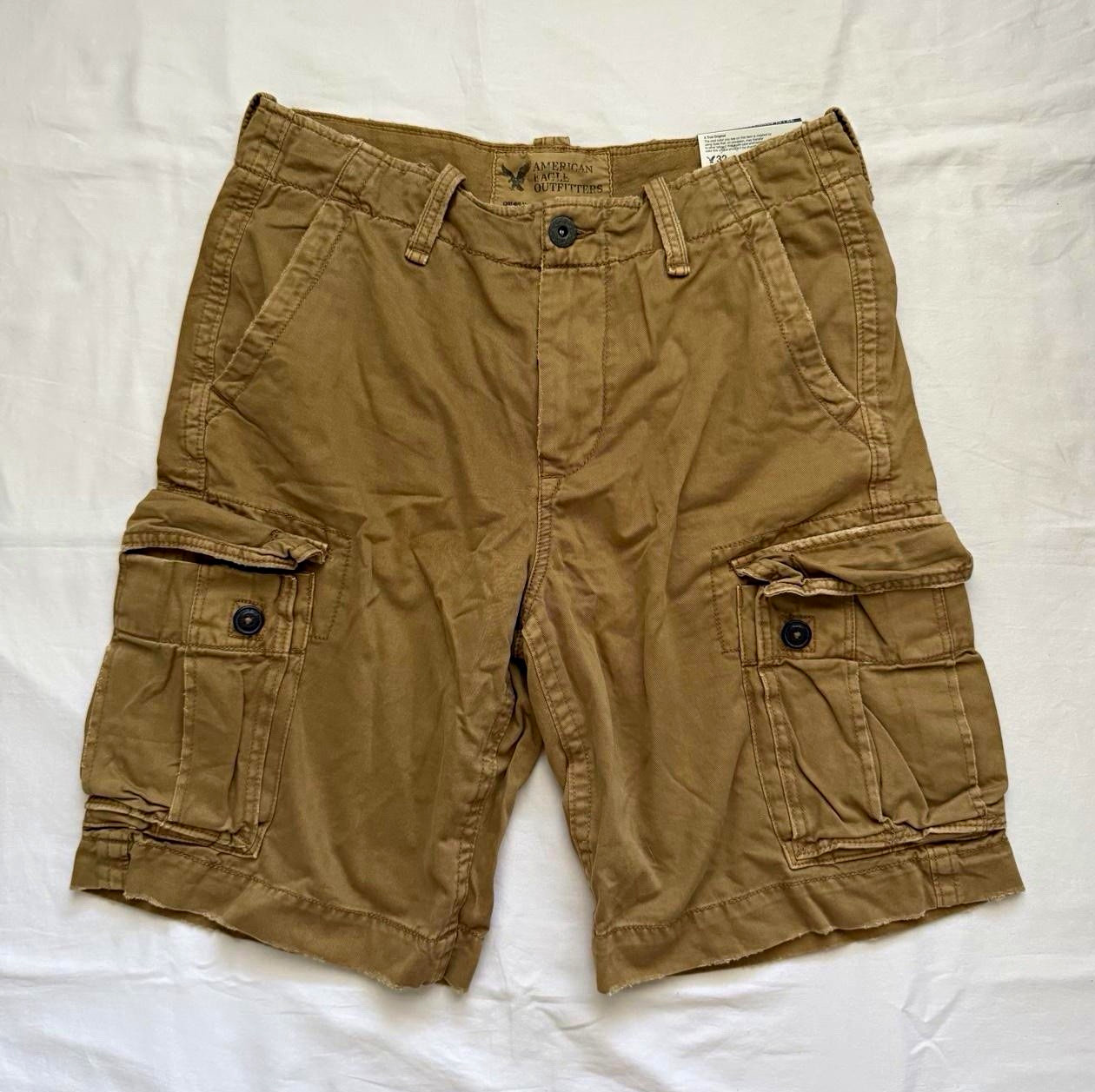 Vintage 2000s Y2K American Eagle Outfitters Khaki Cargo Shorts Classic Length Vintage 2000s Y2K American Eagle Outfitters Khaki Cargo Shorts Classic Length