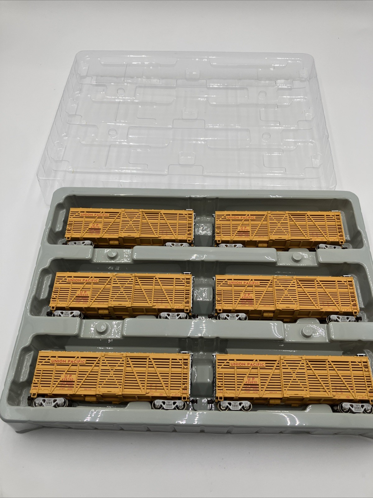 Athearn HO Union Pacific Yellow 40' Stock Car 6-Car Set RTR 73229 Athearn HO Union Pacific Yellow 40' Stock Car 6-Car Set RTR 73229