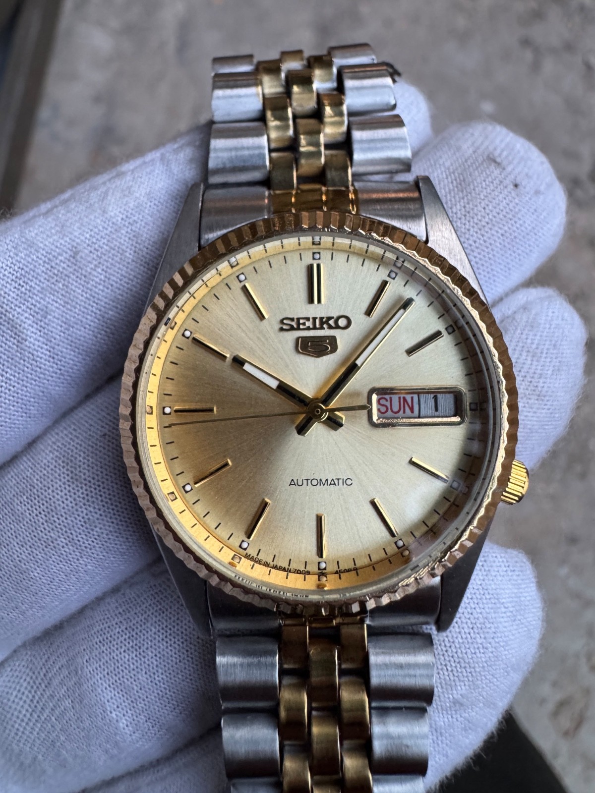 Vintage Seiko 5 Automatic 7009 Fluted Bezel Men’s Wrist Watch Day Date Japan