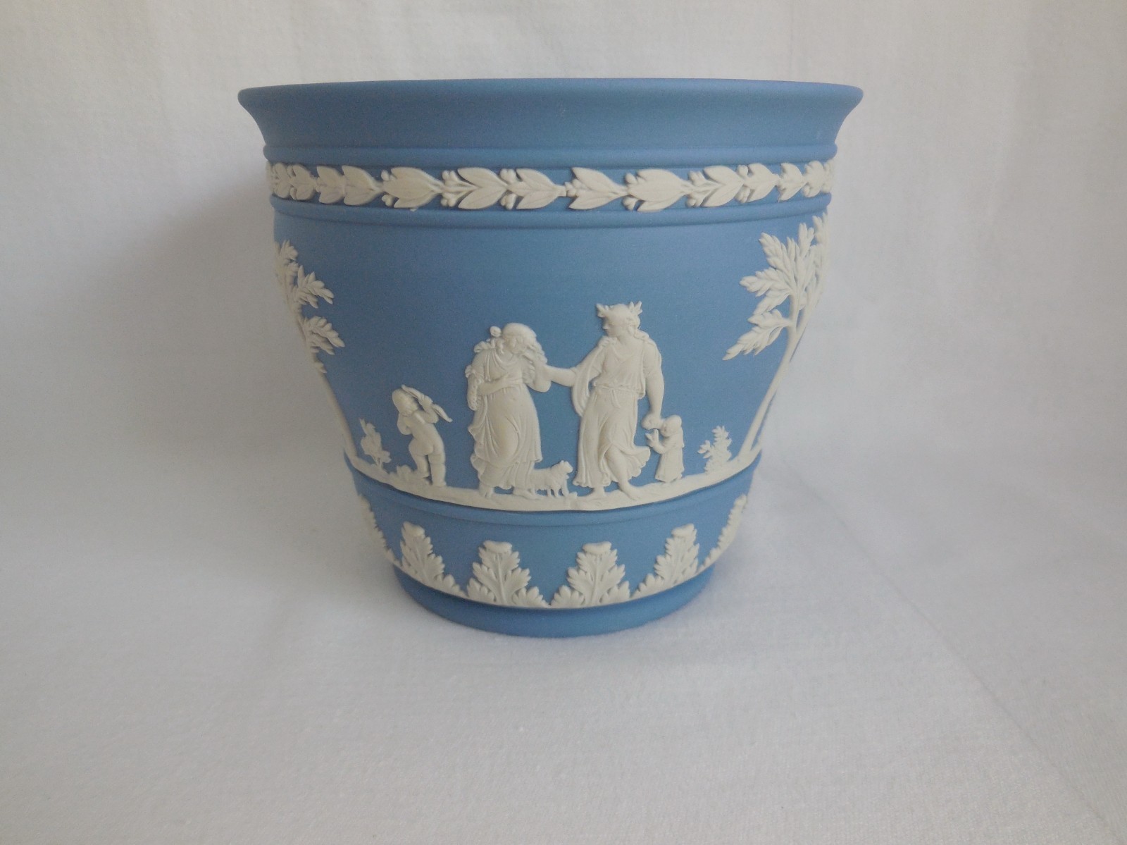 1978 Wedgwood Blue Jasperware Cachepot Jardiniere