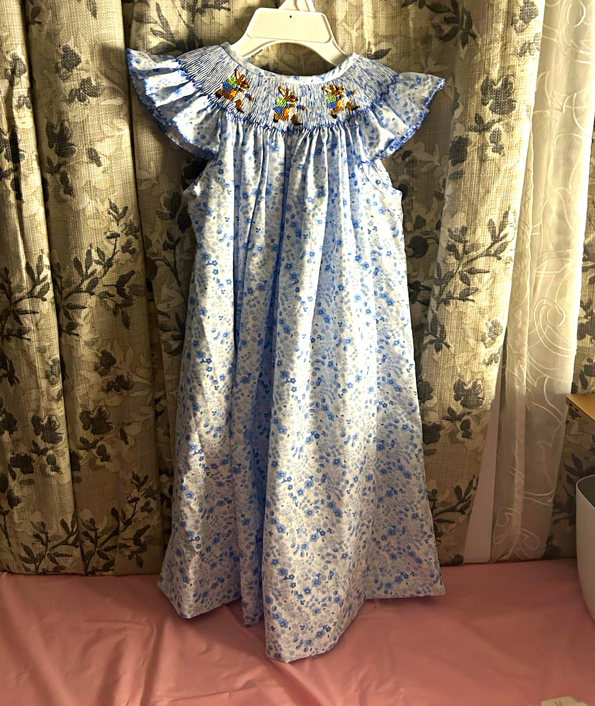 Mini Boden Girls 2T Blue/White Floral Smocked Embroidered Flutter Midi Dress