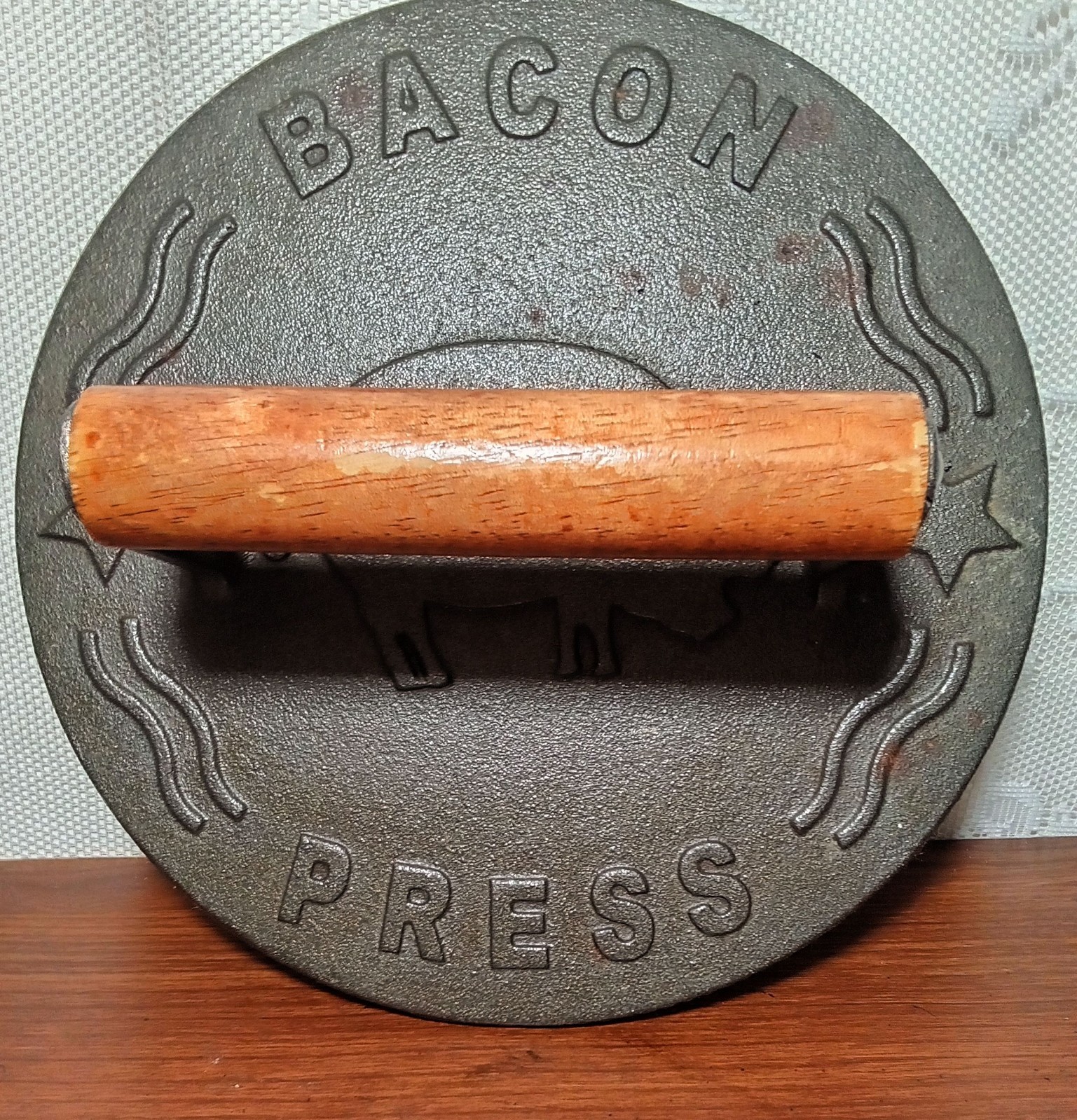 Bellemain Cast Iron Grill Press Heavy-duty Bacon Press Wood Handle 8.5