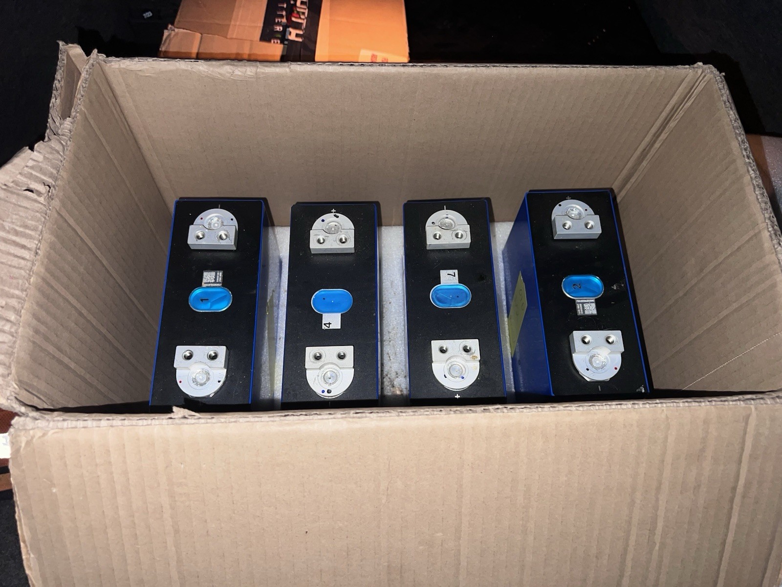 EVE LiFepO4 LF280k 280AH Battery Cells Still In Brand New Condition In Box EVE LiFepO4 LF280k 280AH Battery Cells Still In Brand New Condition In Box