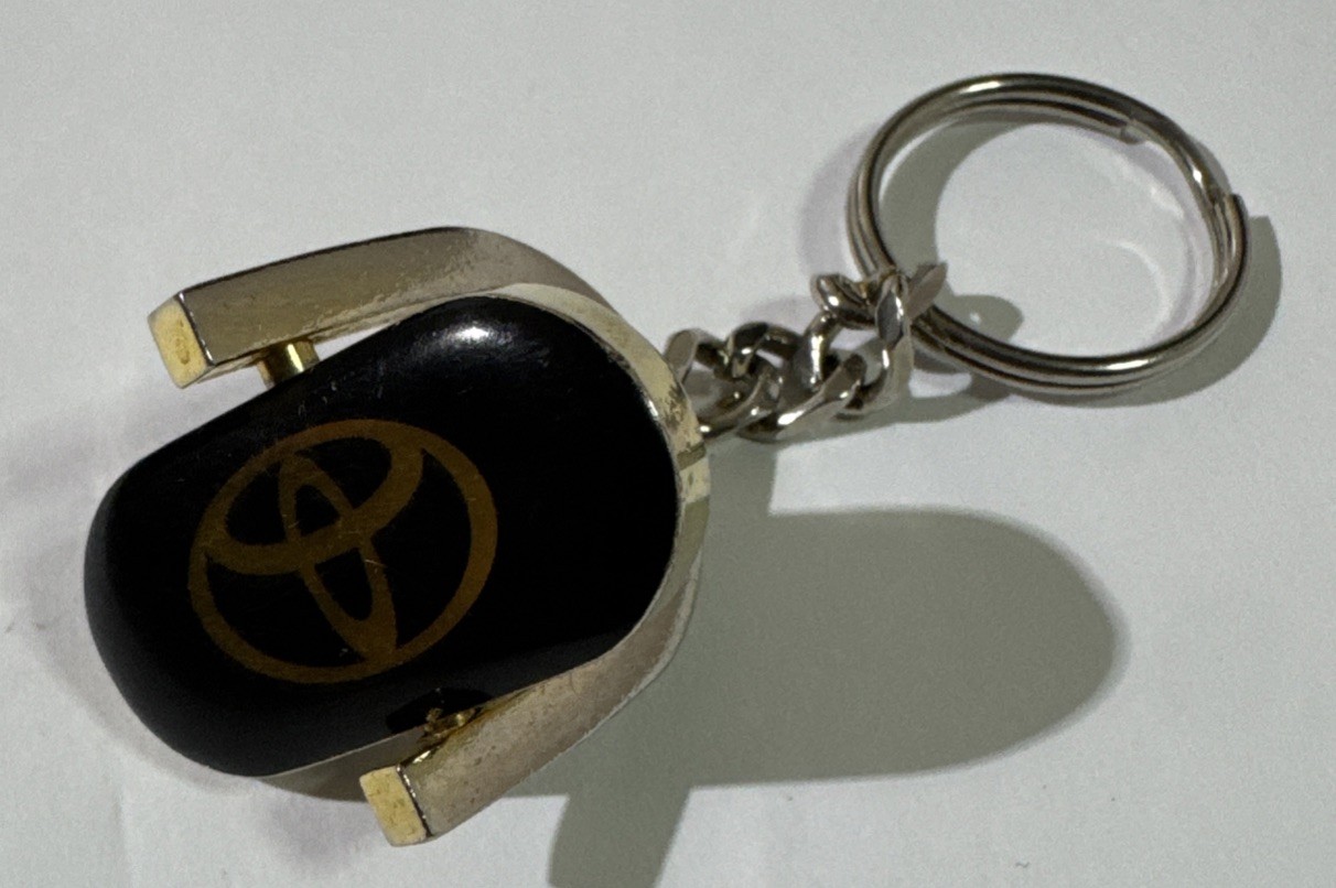 Vintage Toyota Key Chain. Logo And Spell Out Flipping Key Chain Black And Gold