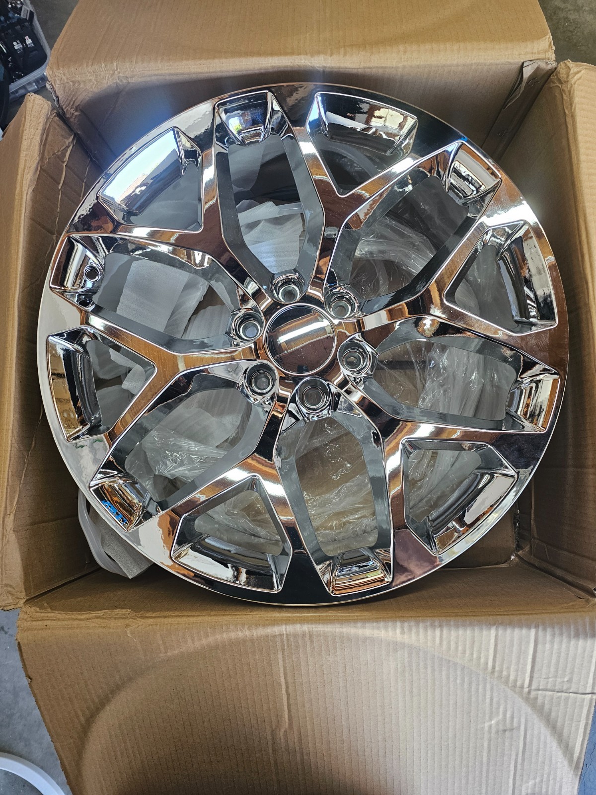 22x9 chrome snowflake Replica wheel ET24, Never Mounted, See Description 22x9 chrome snowflake Replica wheel ET24, Never Mounted, See Description