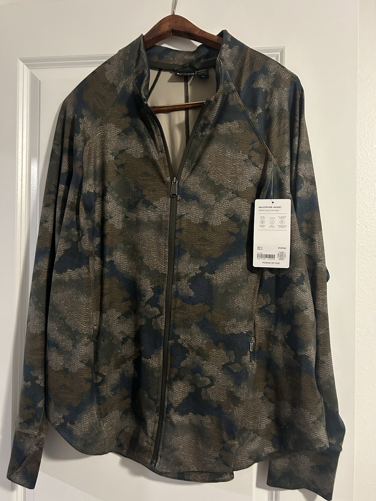 NWT Athleta Plus 2X Green Camo Salutation Jacket Zip Up Athletic Top NWT Athleta Plus 2X Green Camo Salutation Jacket Zip Up Athletic Top