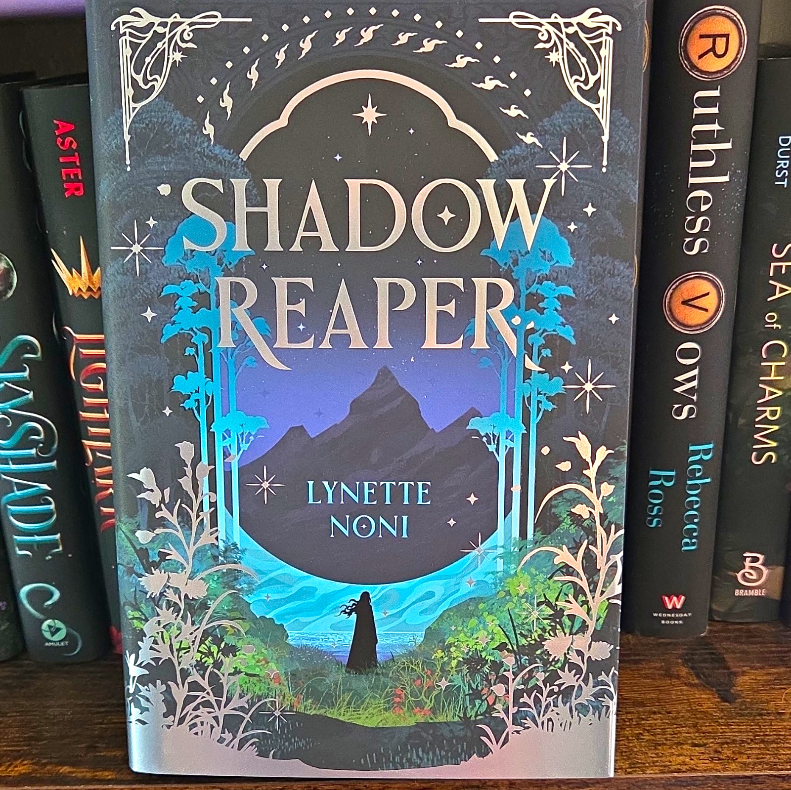 FairyLoot Shadow Reaper by Lynette Noni HC Signed Illustrated Exclusive Edition