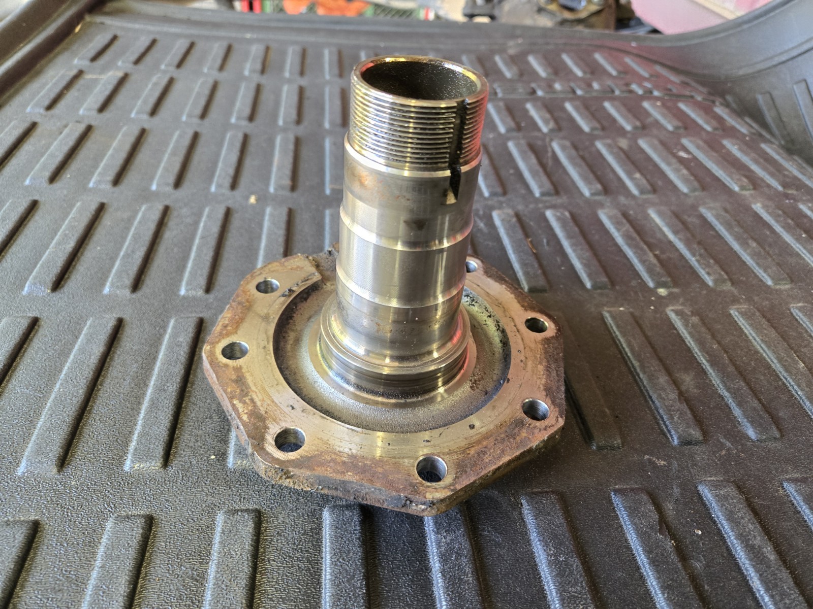1993-1997 Toyota Land Cruiser FZJ80 Lexus LX450 FRONT AXLE BEARING SNOUT SPINDLE