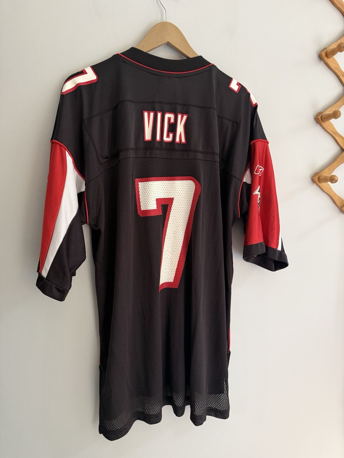 Vintage ‘05 Michael Vick #7 Atlanta Falcons Mesh Replica Jersey By Reebok Sz L