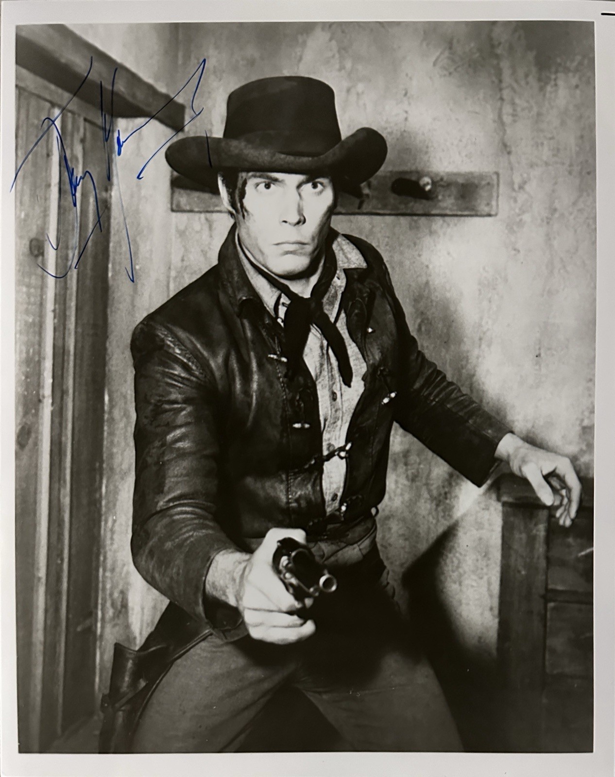 TONY YOUNG Autographed VINTAGE 8x10 Photo..WESTERN Acting Legend (d.2002) COA TONY YOUNG Autographed VINTAGE 8x10 Photo..WESTERN Acting Legend (d.2002) COA