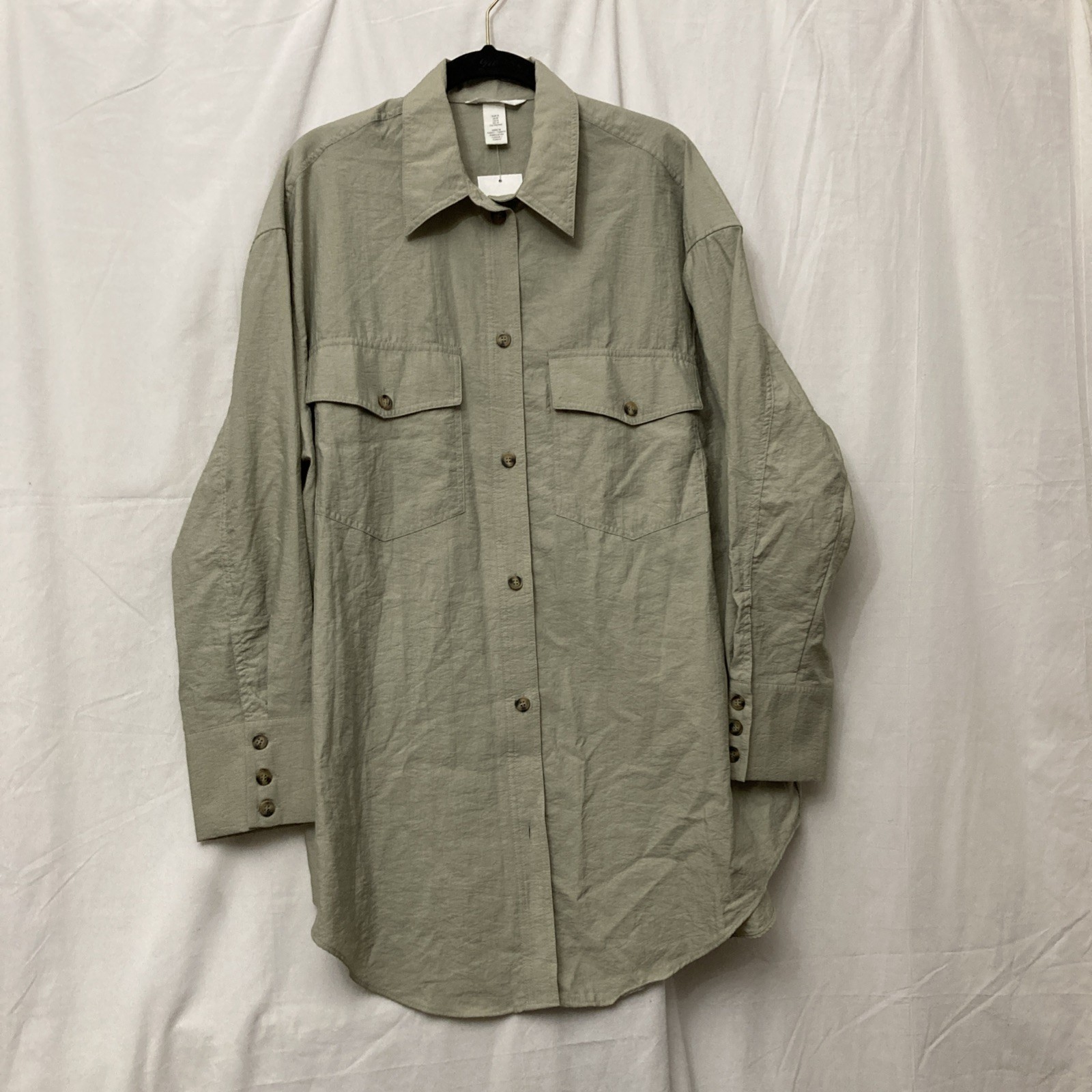 NWT H&M Women\'s Light Sage Oversize Button Up Shirt w/Pockets - SZ M