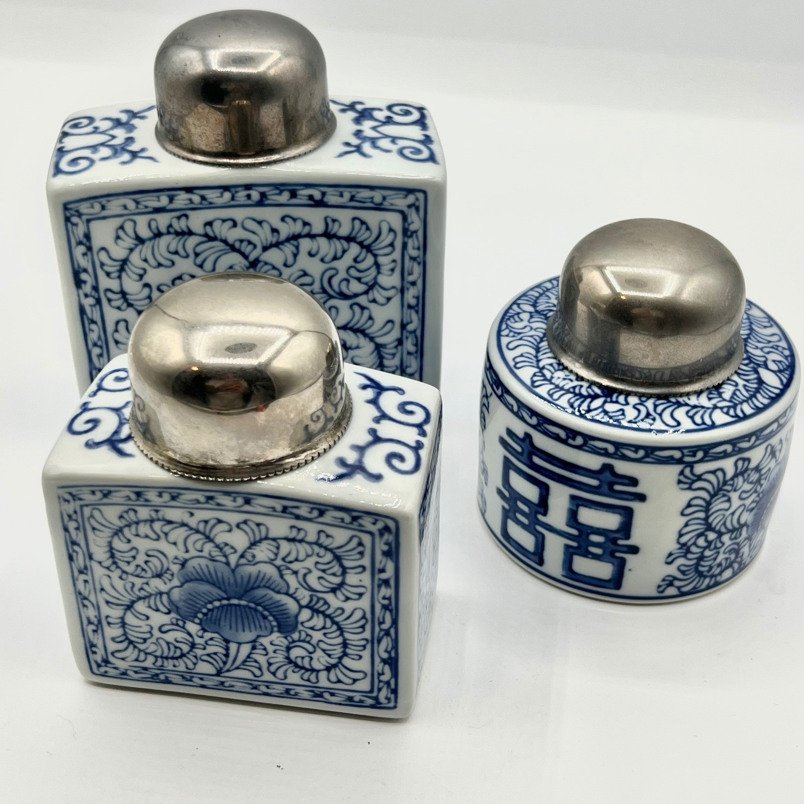 Vintage Two\'s Company Ceramic Blue White Floral Tea Caddies Canisters Set of 3