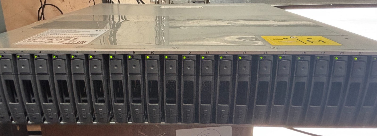 Netapp DS224C NAJ-1501 24x 1.8TB SAS 2x IOM12 Netapp DS224C NAJ-1501 24x 1.8TB SAS 2x IOM12