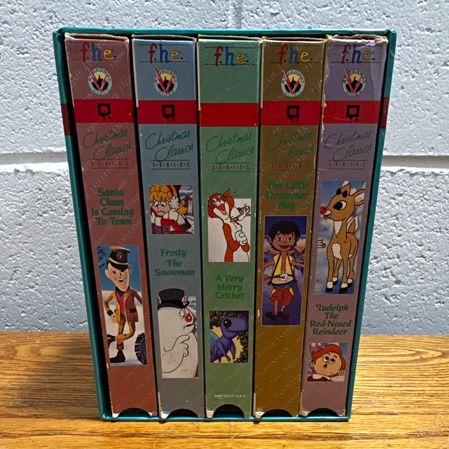 Family Home Entertainment Children\'s Christmas Classics VHS Box Set NTSC English
