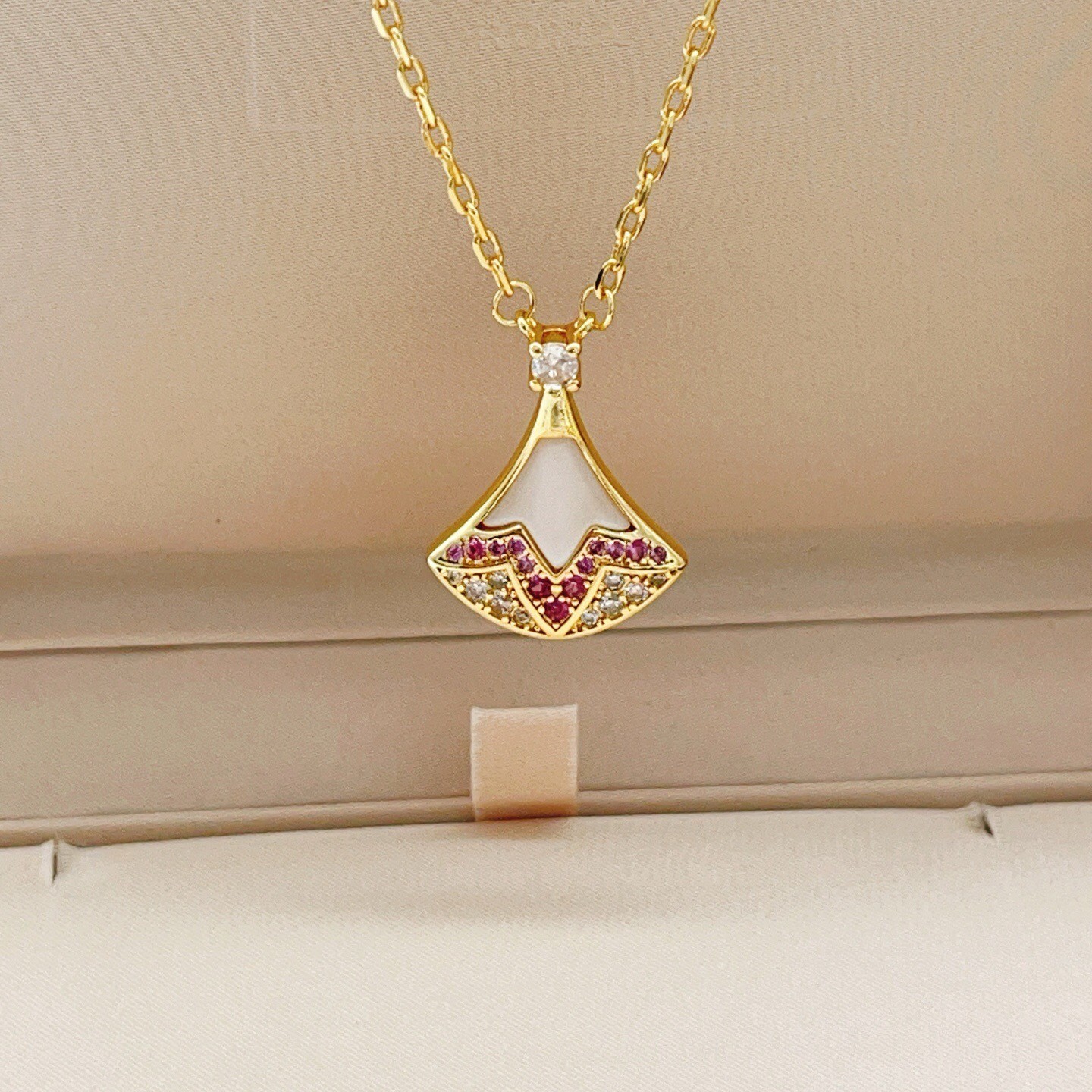 Unique Fan Pendant Necklace Gold Tone Pink Gemstone Statement Chic Women Gift