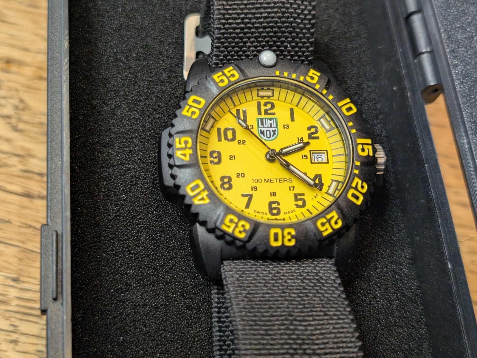 Mint LUMINOX Sea Lion perfect condition w/original box. Mint LUMINOX Sea Lion perfect condition w/original box.