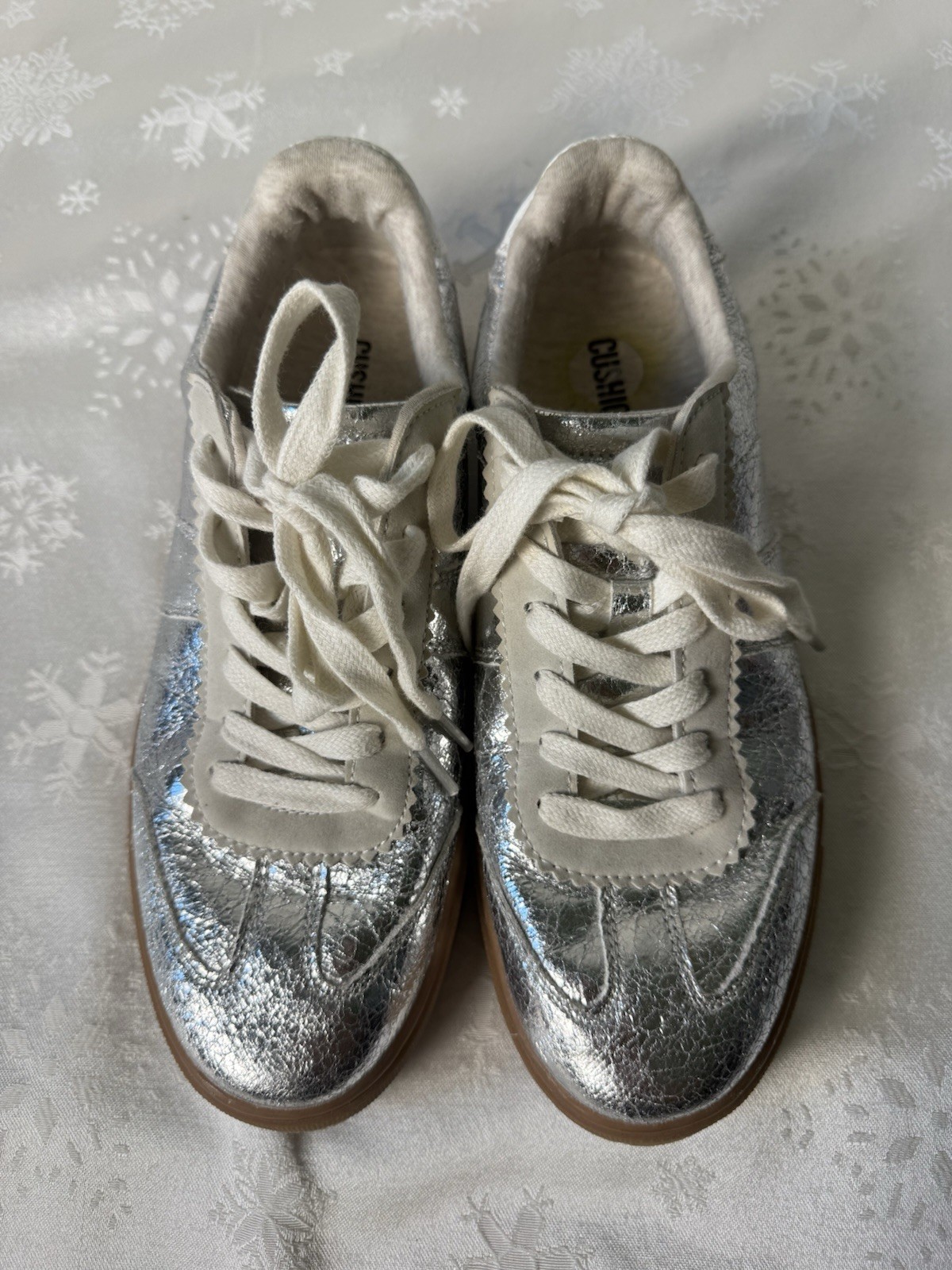 CUSHIONAIRE Balance Women’s 9M Silver Metallic Retro Gum Sole Sneakers Trainer