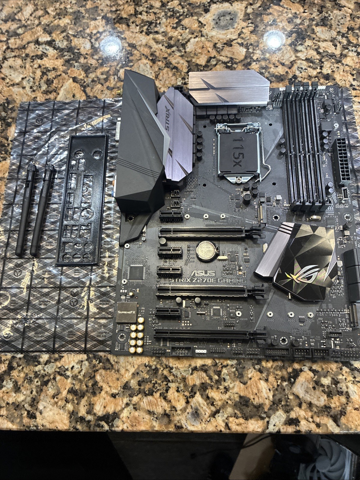 ASUS ROG STRIX Z270E GAMING ATX LGA1151 DDR4 M.2 Intel 6th/7th W/ io + Antennas