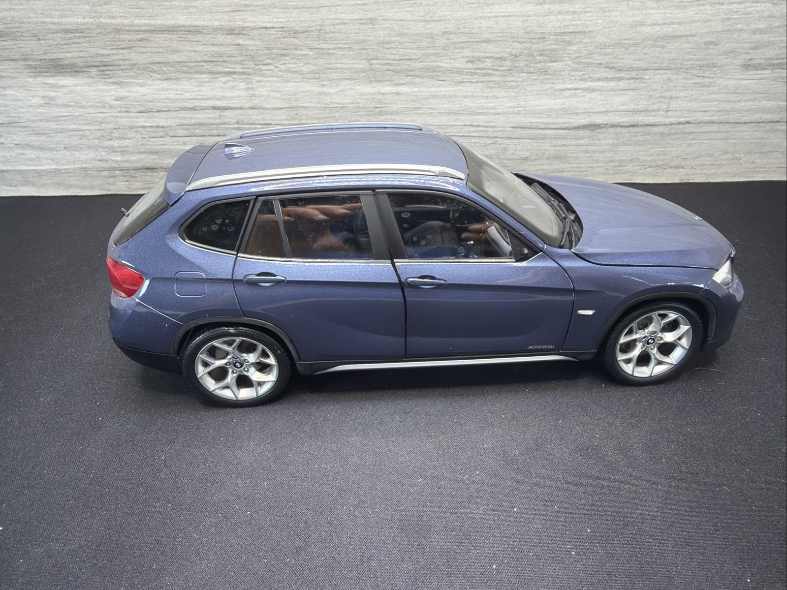 BMW X1 E84, 1:18 Scale Die-Cast Mode Blue , Kyosho Mirror Damage No Box BMW X1 E84, 1:18 Scale Die-Cast Mode Blue , Kyosho Mirror Damage No Box