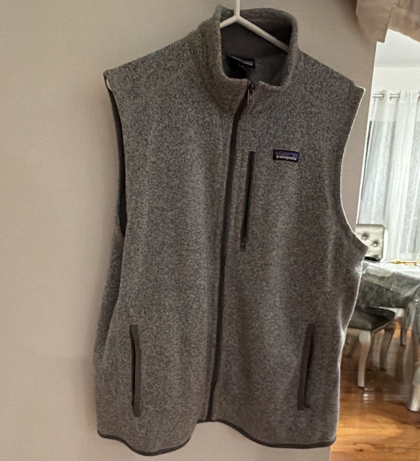 Patagonia Men\'s Gray Full Zip Vest w/ Pockets Stand-Up Collar Size XL Patagonia Men\'s Gray Full Zip Vest w/ Pockets Stand-Up Collar Size XL