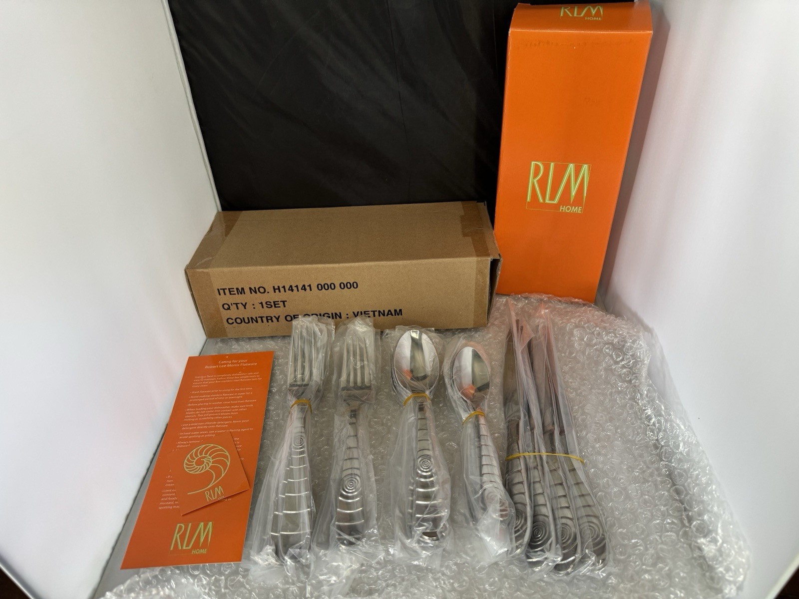 RLM Home Robert Lee Morris 20 Pc Circle Circles Table Flatware Set New in Box RLM Home Robert Lee Morris 20 Pc Circle Circles Table Flatware Set New in Box