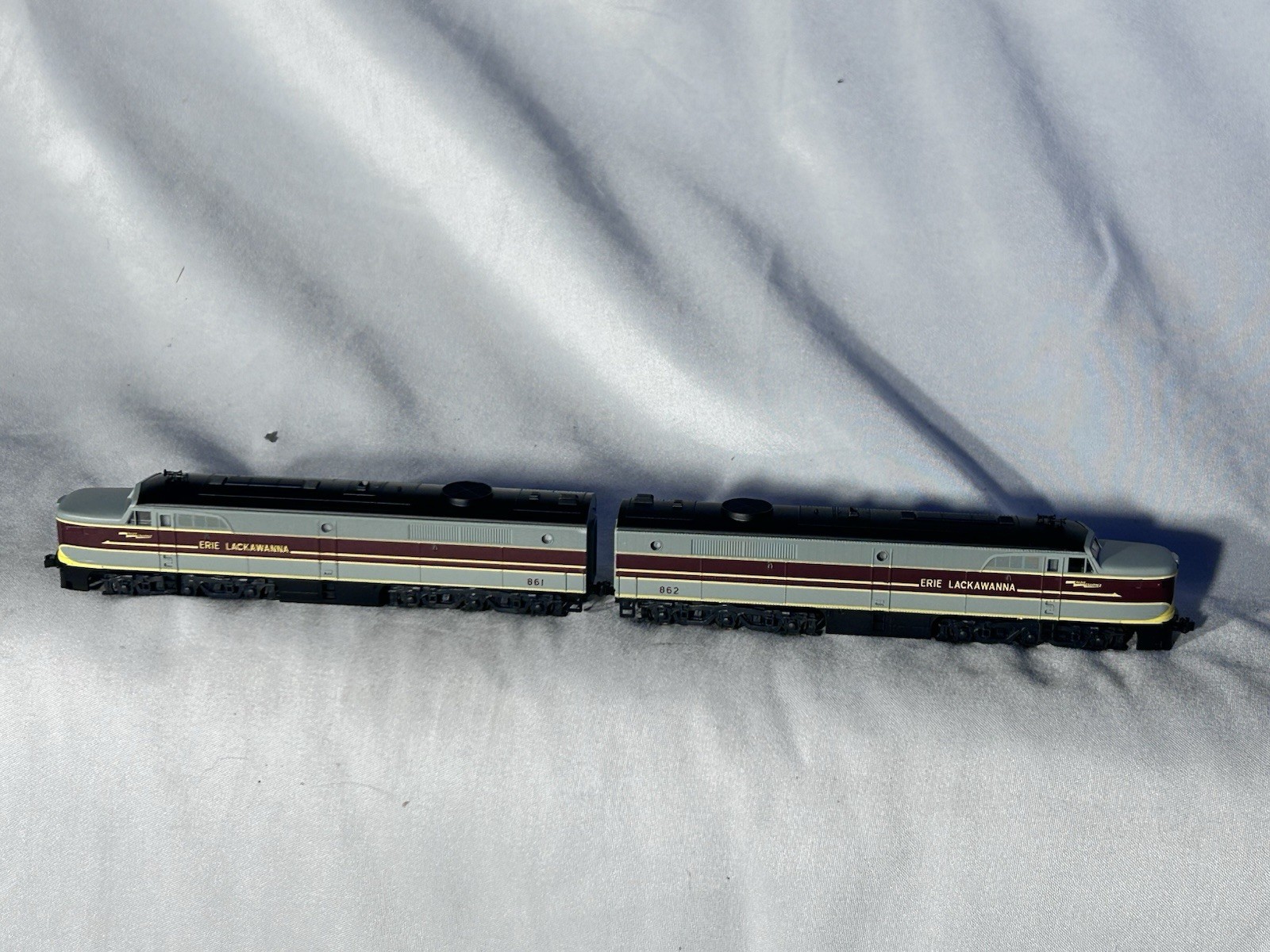 Beautiful KATO Erie Lackawanna RR ALCO PA A/A Loco Set #’s 862/861 N Gauge Beautiful KATO Erie Lackawanna RR ALCO PA A/A Loco Set #’s 862/861 N Gauge